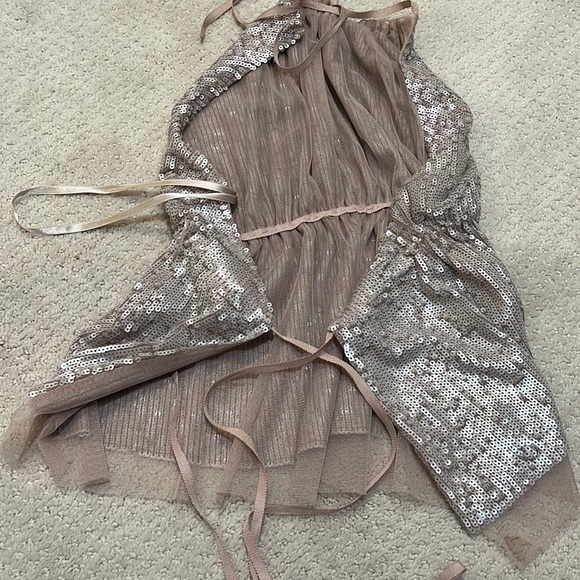 Stunning BCBG pale pink sequin party top - Picture 8 of 10